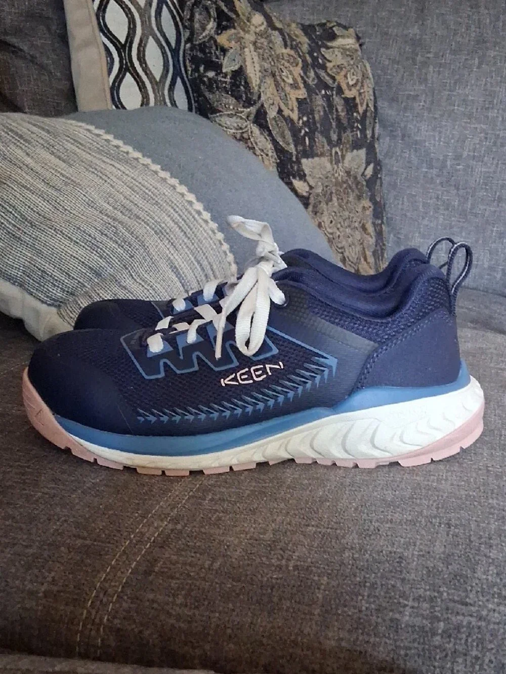EUC Size 7M Keen Blue Utility Shoes